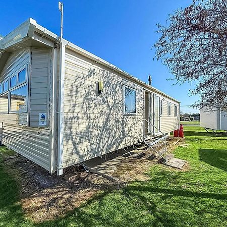 8 Berth Caravan For Hire At St Osyth Beach Ref 28047R Clacton-on-Sea Exterior foto