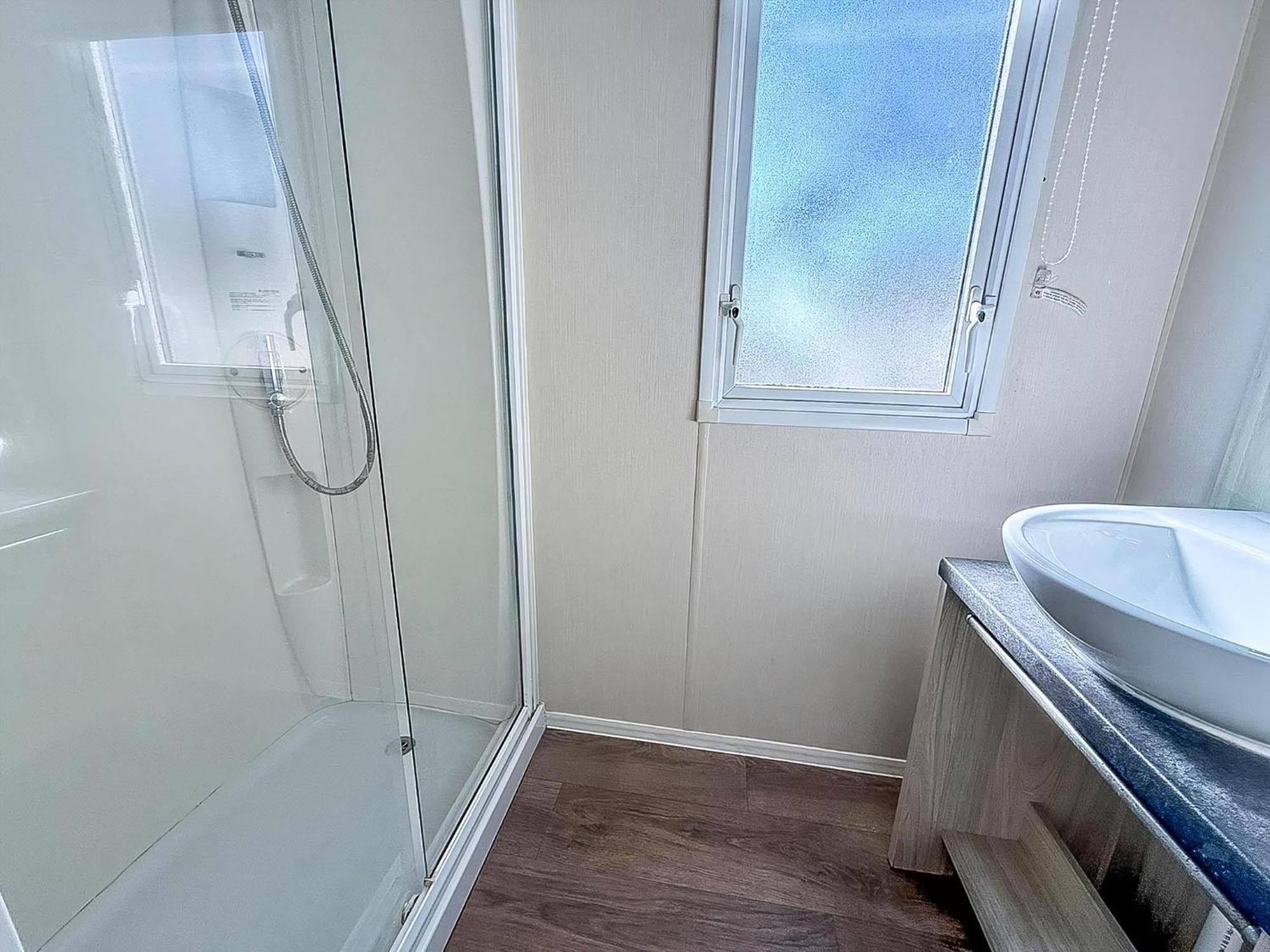 8 Berth Caravan For Hire At St Osyth Beach Ref 28047R Clacton-on-Sea Exterior foto