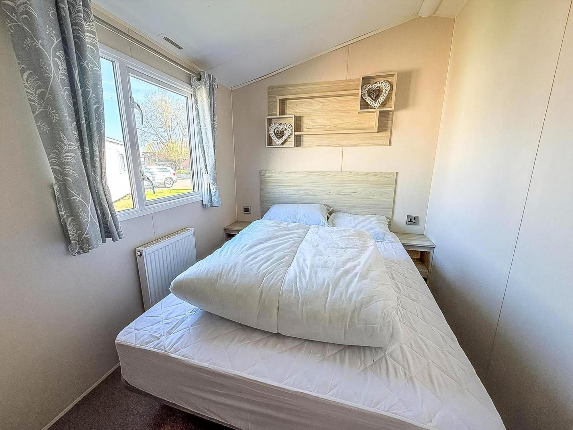 8 Berth Caravan For Hire At St Osyth Beach Ref 28047R Clacton-on-Sea Exterior foto